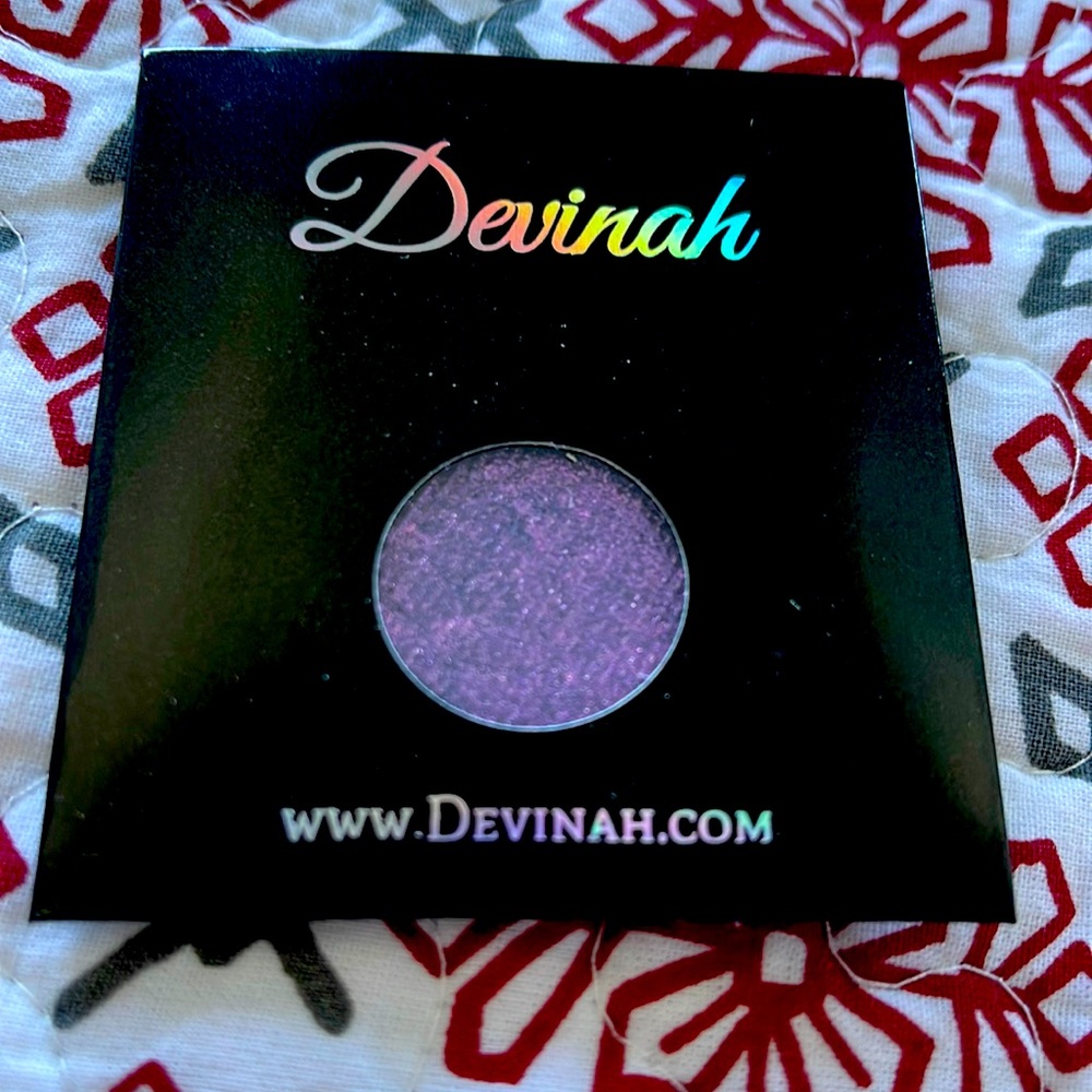 Devinah eyeshadow in Ritual